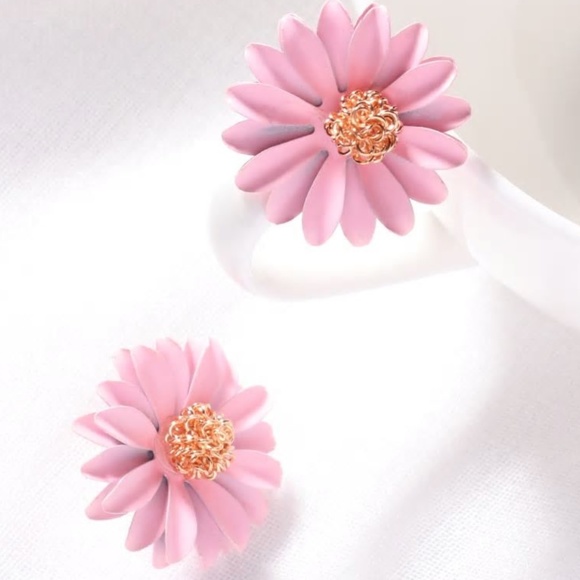 meraki Jewelry - 🌺Pink Flower Petal Into The Bloom Stud Earrings
